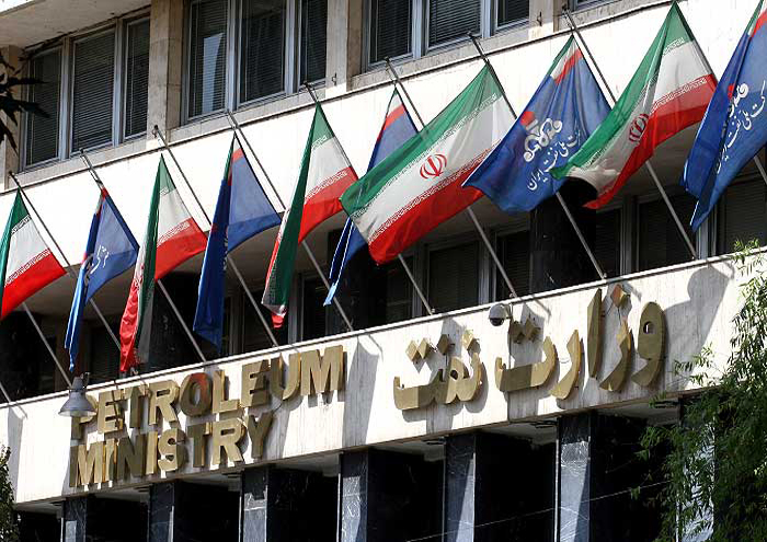 نمایش مضحک معاون منابع انسانی وزیر نفت تمامی ندارد