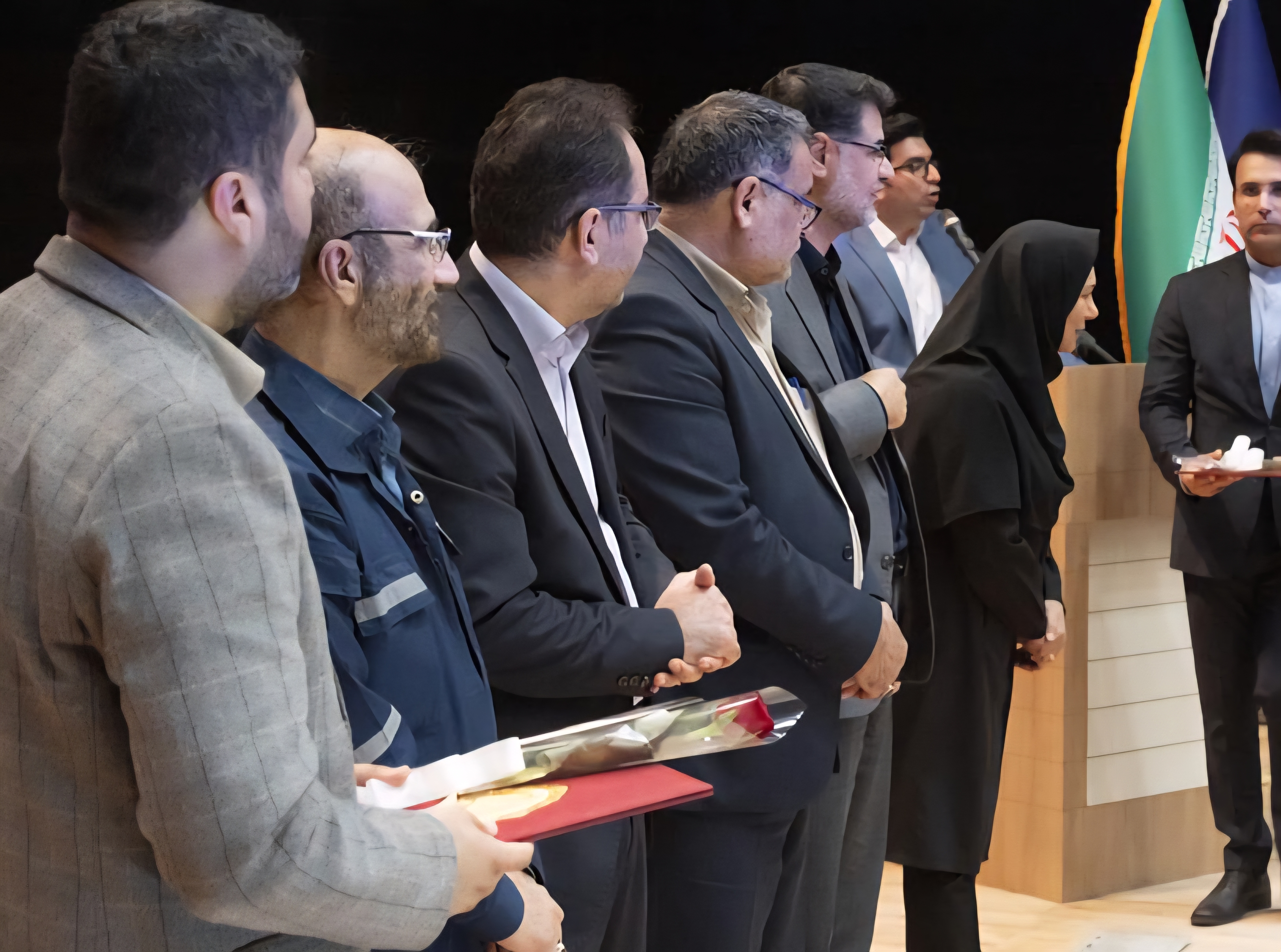 تغییرات عجیب در فهرست کارمندان نمونه وزارت نفت؛ خط خوردن ناگهانی اسامی منتخبان دوره قبل و جایگزینی با افراد جدید!