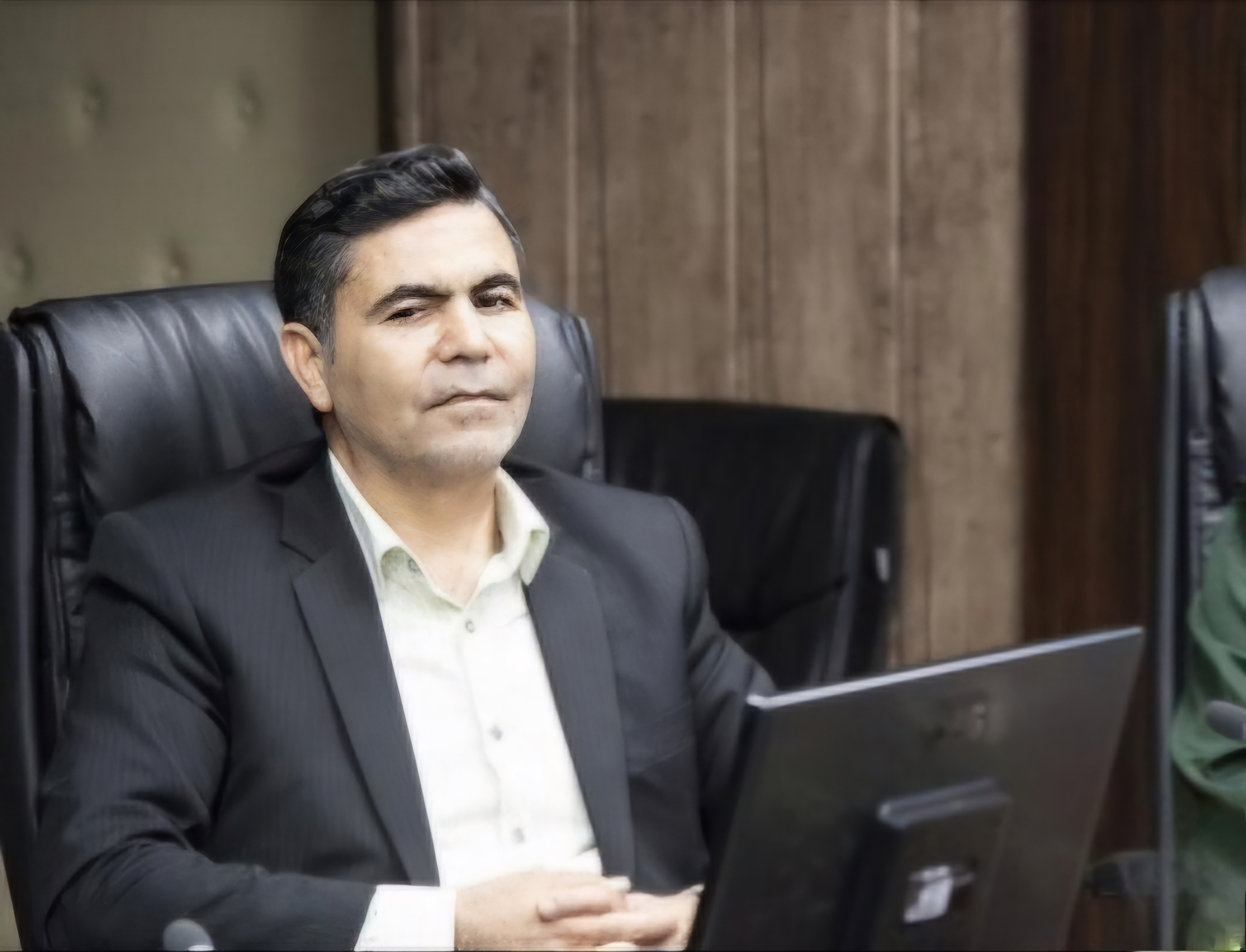 مردی که با مدیریت ریش سفیدی در قامت مشاور مدیر عامل بسیاری از مشکلات مناطق نفتخیز و کارکنان را مرتفع نمود